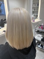 ルシエバイファブリック(Lucie by fabrique) 透明感ハイトーン×ミニマルボブ