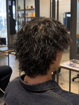 ザデイ カットアンドカルチャーショップ(THE DAY CUT&CULTURE SHOP)&nbsp;センターパートウルフ【ツイストスパイラルパーマ】