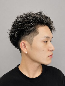 スター(STAR) スキンフェード×ツイストパーマ｜爽やかヘア