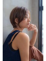 おとな可愛い前下がり小顔ショートヘア/くすみベージュ