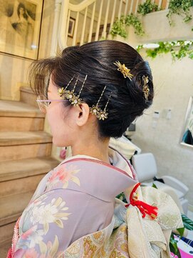 美容室 ティンカーベル 夜会巻き