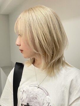 サンク 原宿 表参道(cinq) ナチュラルボブミニボブミルクティーベージュ切りっぱなしボブ