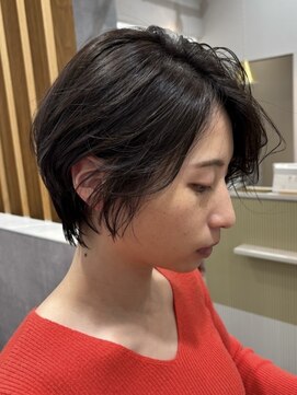 ポジ(poji) ショートヘアー ブラウンカラー 前髪カット 顔まわり 韓国風