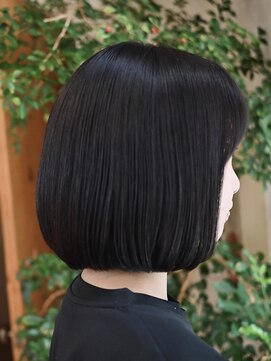 オルガ(orga) なだらかな前上がりボブ