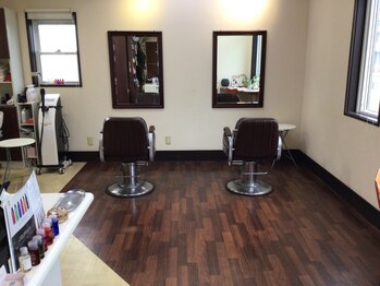 エボニー ヘアー(EBONY Hair)の写真/【アットホームな空間で施術が受けられる】スタイリング、頭皮の悩みなど、周りを気にせず相談しやすい♪