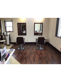 【アットホームな空間で施術が受けられる】スタイリング、頭皮の悩みなど、周りを気にせず相談しやすい♪