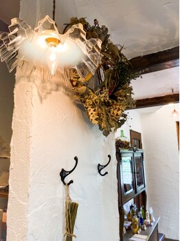 髪や肌に優しい、ヴィラロドラのオーガニック薬剤を使用。ダメージレスで、艶やかな仕上がりに◎