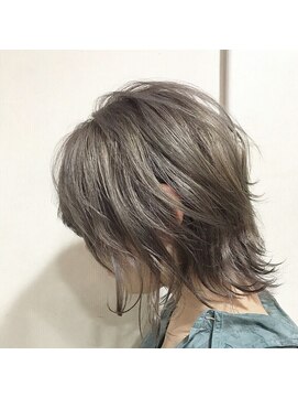 エイミー(Aimee) Aimee 町田 ニュアンスウルフ×ミ シルバーグレージュ