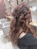 ラブリッシュ(LOVERICHE)&nbsp;しっかりカールの編み込みハーフアップ［延山瞳styling］
