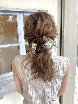 エイミーバイアフロート(amie  by afloat) 【大人アレンジ】品のあるダウンポニー