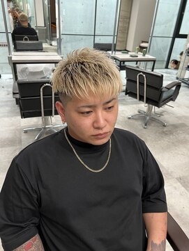 イーラ(era) 2ブロック刈り上げマッシュ　【アシメバング】　サイドパート