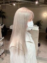 コワファーストナガサキシャンプーボーイ(COIFF1RST NAGASAKI SHAMPOO BOY)&nbsp;長崎 ブリーチ2回 ホワイトベージュ