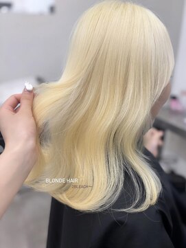 アオ(ao.) 抜きっぱなしブリーチ / ブロンドヘア