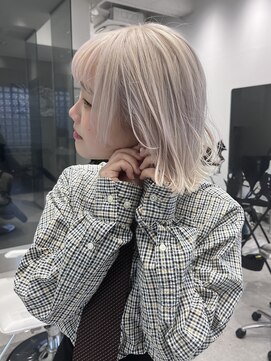 イリ(iLi) 【iLi×Ryong】ホワイトブロンド×ボブ