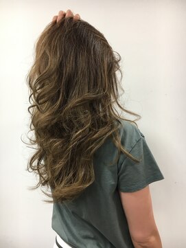 アスター(Aster) ☆王道アッシュカラーでレイヤーロングのコテ巻き仕上げ☆