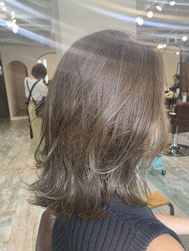 リノカヒリ(Lino kahili) ミディアムグレージュ