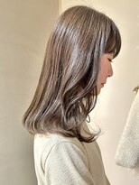 ヒビヲ(HIBIO) ショートボブ切りっぱなしボブタッセルボブミルクティーベージュ