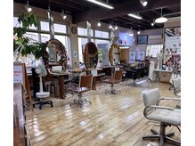 ヘアオブシェーレ(HAIR of Schere)の雰囲気（広々と過ごしやすい店内が自慢♪お子様、メンズの方も歓迎です！）