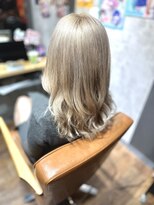 ヲタクに美容室は難しい。&nbsp;ブロンドに落ちる！ホワイトベージュ！