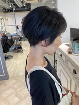 シェノン 赤羽店(CHAINON)&nbsp;ミセス刈り上げショートネイビーブラック前下がりショート赤羽