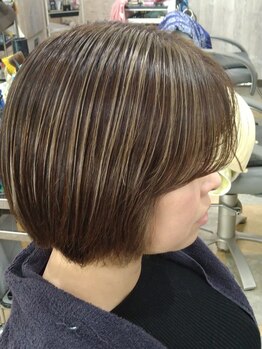 【白髪カバーハイライト＋カット￥14,850】いつまでもオシャレを楽しみたいそんな方のお悩みを解決◎