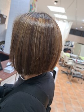 ボブ×白髪ぼかしハイライト