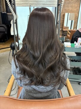 オーストヘアーベンヌ(Aust hair Bennu) グレージュカラー×ロングレイヤー