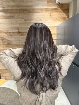 ベイショア(Bay Shore NY) ハイライトカラースモーキーカラーミルクティーブロンド