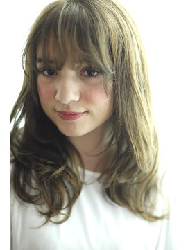 ループス(Roops) 大人かわいい抜け感スタイルのグレージュスタイル