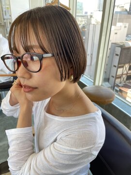 ヨロヘアー(YOLO hair) ベージュカラー　パツっとBob