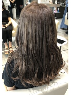 ヒスイバイケンジ(hisui by KENJE) ミルクティーグレージュ