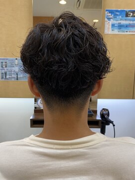 マキシム ナカイ(MAXIM NAKAI) スパイラルパーマ黒髪刈り上げツーブロツイストスパイラルパーマ