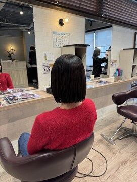 コワファースト長崎シャンプーボーイ 2nd(COIFF1RST 長崎 SHAMPOO BOY) ぱつっとボブ ショートボブ