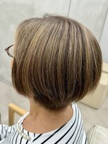 レヴィア(REVIA)&nbsp;白髪ぼかしハイライトブリーチメッシュミルクティーベージュ