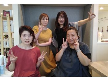 フレッシュサラダ 北坂戸本店の写真/経験豊富な女性スタイリストが在籍。白髪、ボリューム、艶不足などのお悩みを女性目線で丁寧に解決！