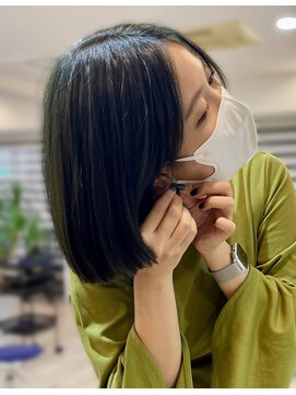 ウツギ(UTSUGI) 切りっぱなしボブ×木賊色