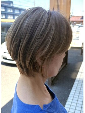 ヒップス(Hip★s) 大人女性のショートボブ　白髪ぼかしにアディクシーカラー