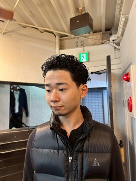 ビーバイエイトジェンツ(Bee by EIGHT GENTS) MEN’S HAIR/サーフカール/刈り上げセンターパート/心斎橋