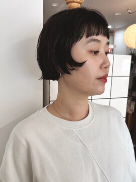 カルテ(QUARTE) ピクシーボブ　フリンジボブ　オン眉ショート