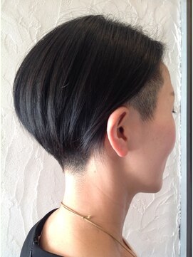 ジャンマンガファナン(Diamma nga fanann) 個性あふれるツーブロックボブ