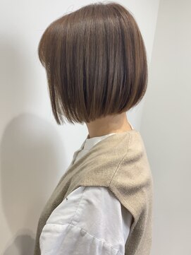 キュエム(Cuem) 【Cuem 小原】大流行　艶ベージュ×ぷつんとボブ