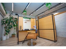 アデランテ(adelante)の雰囲気（隣の目が気にならないようセット面を配置。個室仕様にしています）