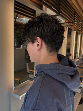 イト(iyto) センターパート×シャドーパーマ