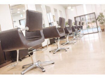 アール ヘアーアンドメイク 妻田店(R Hair&Make)の写真/【マックスバリュ敷地内】日常な寄り添う、アットホームなサロン