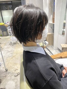 セラ バイ ユーレルム(SerA by U-REALM) ふんわり美人ショート 担当 佃