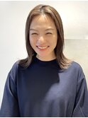 毛利/ミディアム 切りっぱなし 外はね ミルクティーグレージュ