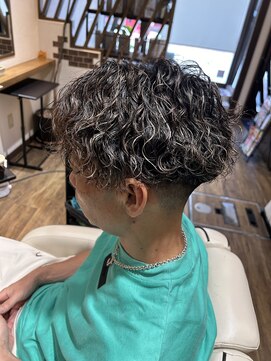 ニーズヘアー(Needs hair) 波ウェーブハイライトデザイン