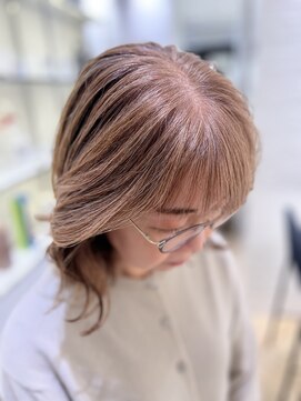 ステア ケース(stair case) 白髪と褪色を活かして透明感のあるベージュに 白髪ぼかし