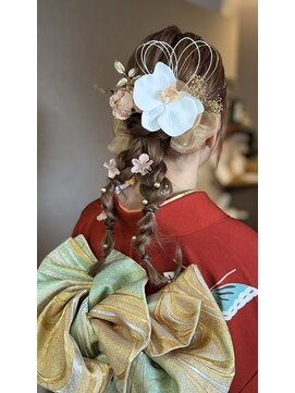 ダム(DaM) 成人式ヘア/卒業式ヘア/編みおろしツイン