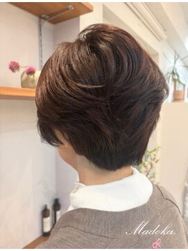 クベル(Kuvel) 大人の上品ピンクブラウンショート～顔色が明るくなります